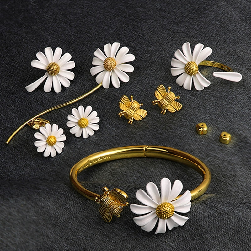 Daisy Flower Earrings Bracelet & Necklace Collection